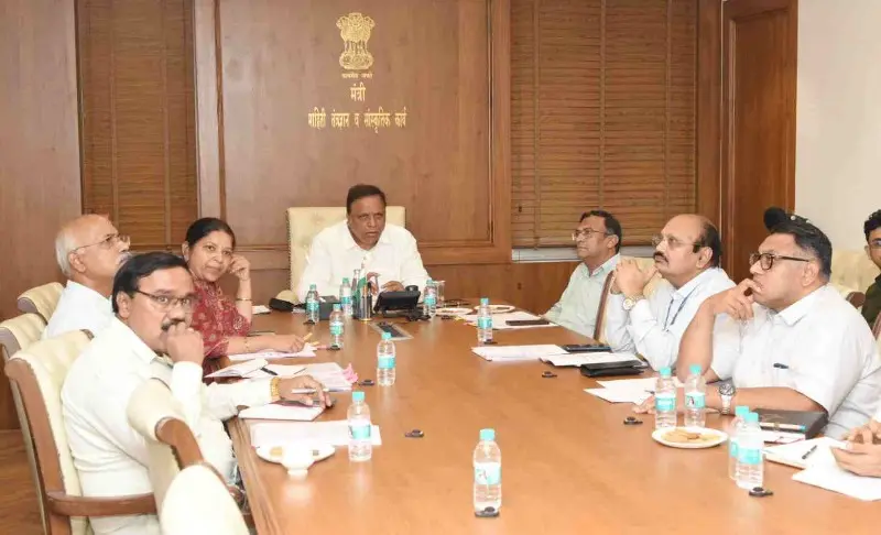 रायगडावरील सुविधांची सामूहिक पाहणी करून व्यापक आराखडा ठरविणार – मंत्री ॲड. आशिष शेलार रायगडावरील सुविधांची सामूहिक पाहणी करून व्यापक आराखडा ठरविणार – मंत्री ॲड. आशिष शेलार