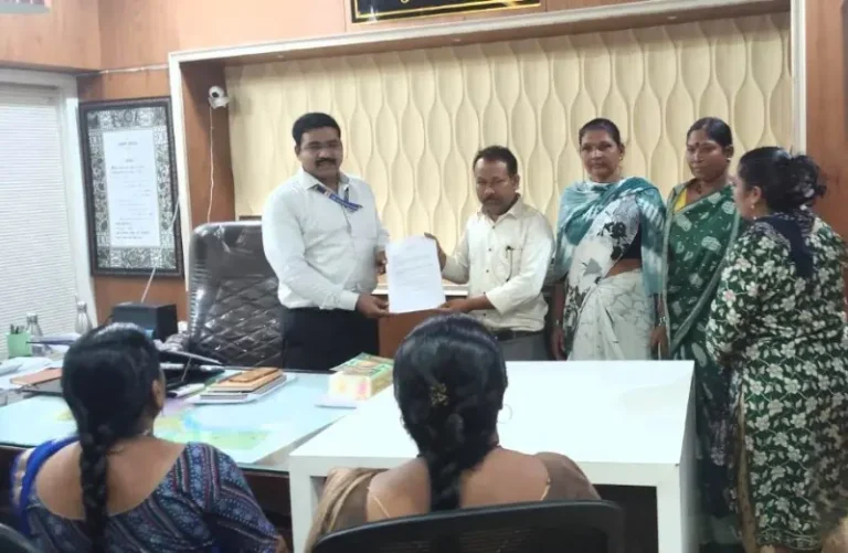 कन्हान हॉकर युनियनची नगरपरिषदेला निवेदनाद्वारे कारवाईची मागणी