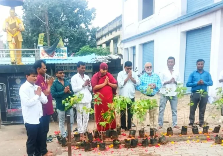 कन्हान येथे रिपब्लिकन सांस्कृतिक संघातर्फे बोधीवृक्षांचे वाटप