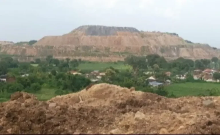 गोडेगाव (जुनी वस्ती) येथील धोकादायक परिस रातील नागरिकांचे पुनर्वसन व वाढीव भरपाईची मागणी