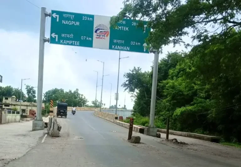 कन्हान-तारसा रोड रेल्वे उडाण पुलावरील बंद लाईट त्वरित सुरू करण्याची नागरिकांची मागणी