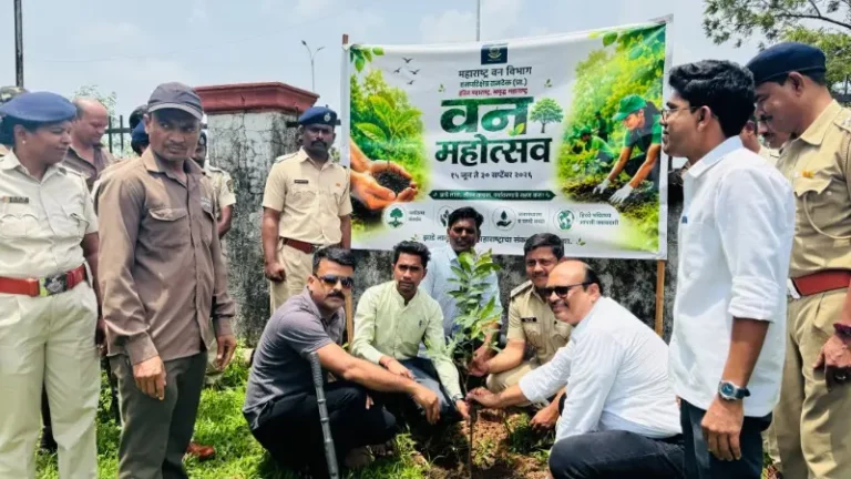 वनमहोत्सव आयोजित रैली मैं पर्यावरण संरक्षण के प्रति जागरूकता