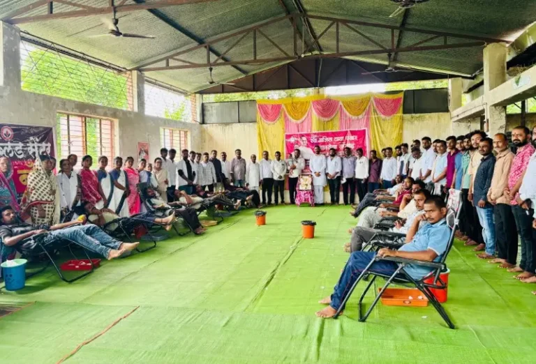 डोंगरयावली येथे १९५ रक्तदात्यांनी रक्तदान करून स्व. अजितदादा पवार यांची जयंती साजरी !