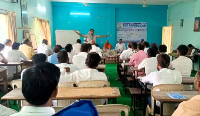 स्वाभिमान गहाण ठेवून तडजोडी करणारे लोकांच्या मनातून उतरले – डॉ. ढोके स्वाभिमान गहाण ठेवून तडजोडी करणारे लोकांच्या मनातून उतरले – डॉ. ढोके