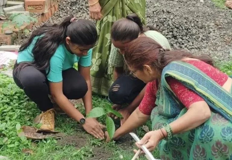 एच.एस.महात्मे संस्कार विहार स्कूल मध्ये उत्साहात “ग्रीन डे” साजरा