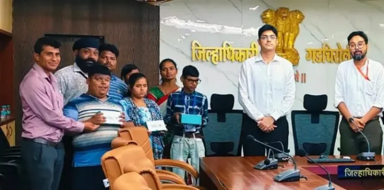 मुख्यमंत्री यांच्या वाढदिवसानिमित्त दृष्टीदोष असलेल्या विद्यार्थ्यांसाठी ‘स्मार्ट व्हिजन’ उपकरणांचे वाटप
