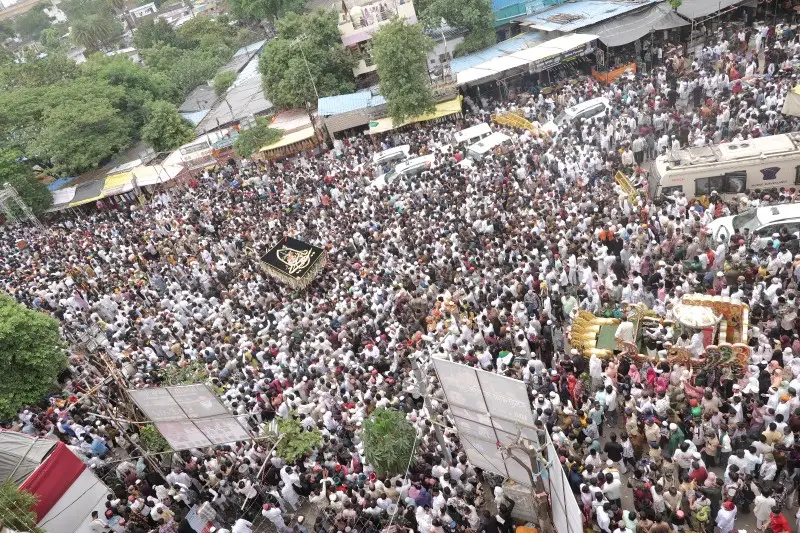 104 वें सालाना उर्स के शाही दरबारी संदल में उमड़ा श्रद्धालुओं का जनसैलाब 104 वें सालाना उर्स के शाही दरबारी संदल में उमड़ा श्रद्धालुओं का जनसैलाब