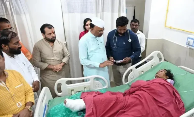 जेऊरी हादसा: बावनकुले ने घायलों से की मुलाकात