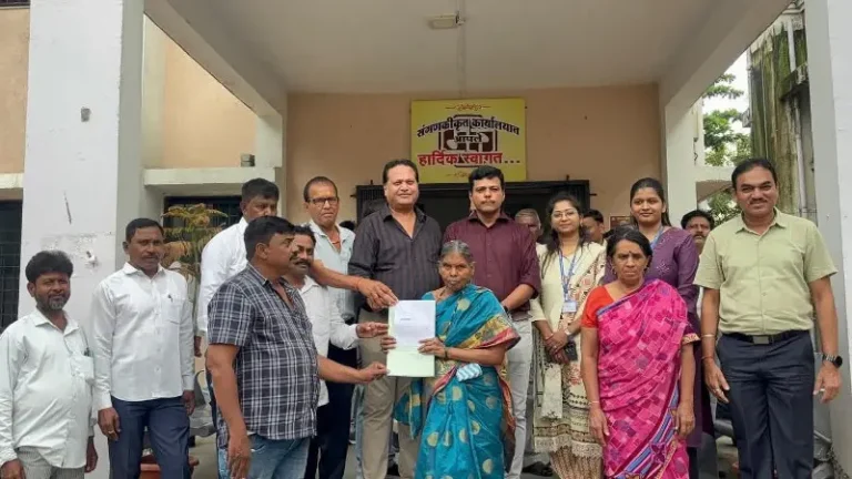 कामठीत प्रधानमंत्री आवास योजनेला नवी दिशा; पाच लाभार्थ्यांच्या नावावर जमिनीचे दस्त नोंदणी