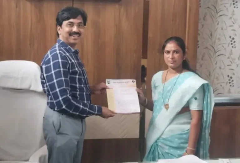 चाचेरच्या विकासासाठी सरपंचा आक्रमक: पालकमंत्र्यांकडे ४ मागण्यांचे निवेदन, पीडब्ल्यूडी व डीपीसी कडे सतत पाठपुरावा सुरू