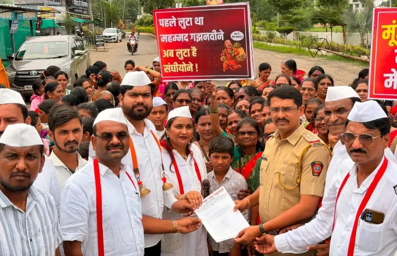 ‘रघुपती राघव राजा राम’ सत्याग्रह वडोदा येथे शांततेत व शिस्तबद्ध वातावरणात संपन्न ‘रघुपती राघव राजा राम’ सत्याग्रह वडोदा येथे शांततेत व शिस्तबद्ध वातावरणात संपन्न