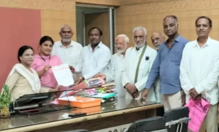 राशन कार्यालयातील सर्व्हर समस्येमुळे नागरिक त्रस्त; शिवसेनेचे अन्न व नागरी पुरवठा अधिकाऱ्यांना निवेदन