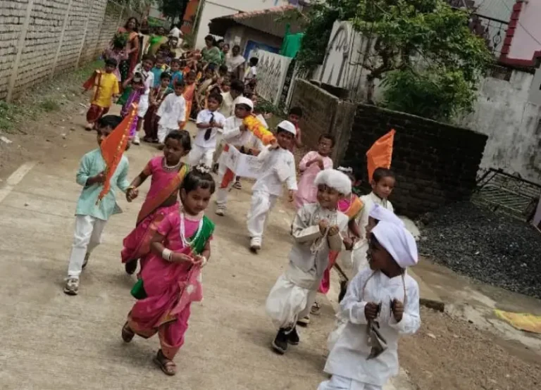 निमखेडा येथील विश्रांती कॉन्व्हेंट स्कूलमध्ये आषाढी एकादशी भक्तीभावाने आणि शिस्तीने साजरी