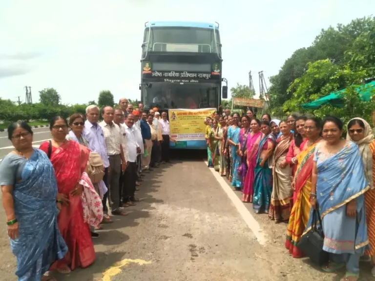 ज्येष्ठ नागरिक प्रतिष्ठान व अमर नगर मंडळाची तीर्थक्षेत्र दर्शन सहल उत्साहात