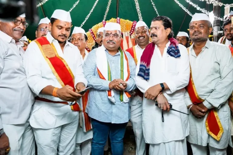 माऊलींच्या पालखी सोहळ्यात भाजपा प्रदेशाध्यक्ष रविंद्र चव्हाण यांचा वारकऱ्यांशी संवाद
