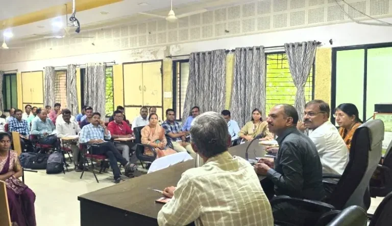 मुख्य कार्यकारी अधिकारी संतोष धोत्रे यांच्याकडून पंचायत समितीच्या विभागांचा आढावा