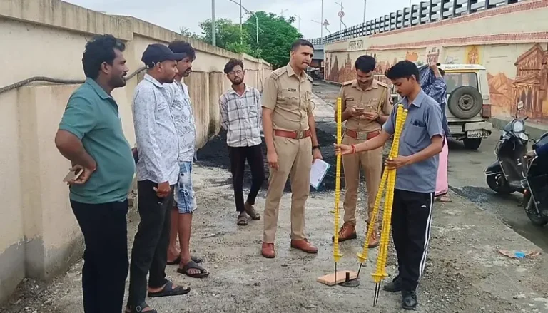 बीच-बचाव करने गये युवक पर चाकू से हल्ला