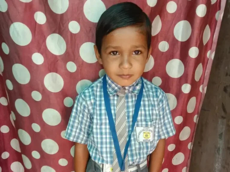 स्कूल के बरामदे में गिरा छात्र, मौत