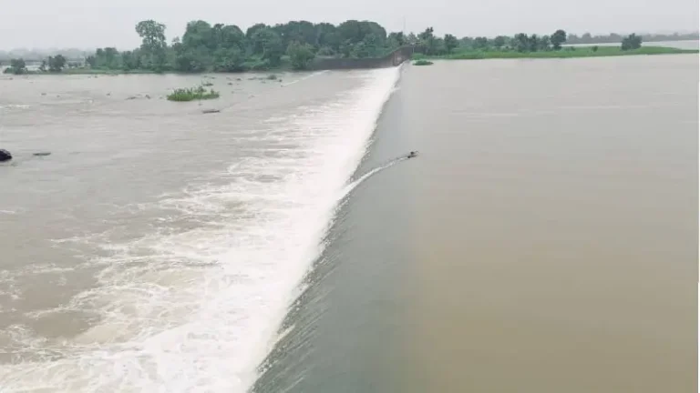 सायखेडा मध्यम प्रकल्पातून पाण्याचा विसर्ग सुरू