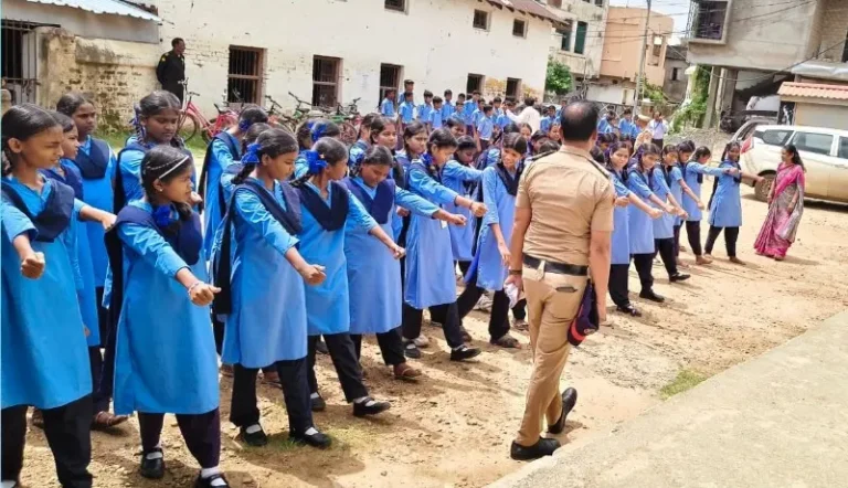 छात्रों ने सीखे स्मार्ट पुलिसिंग के गुर