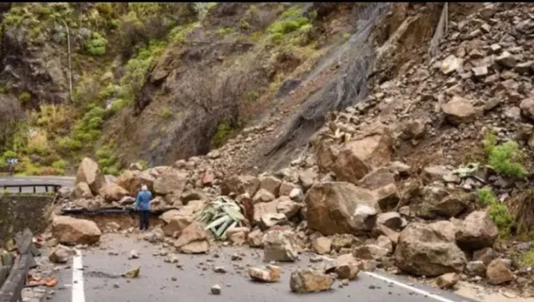 उत्तराखंड में भूस्खलन, यूपी में 10 मौतें