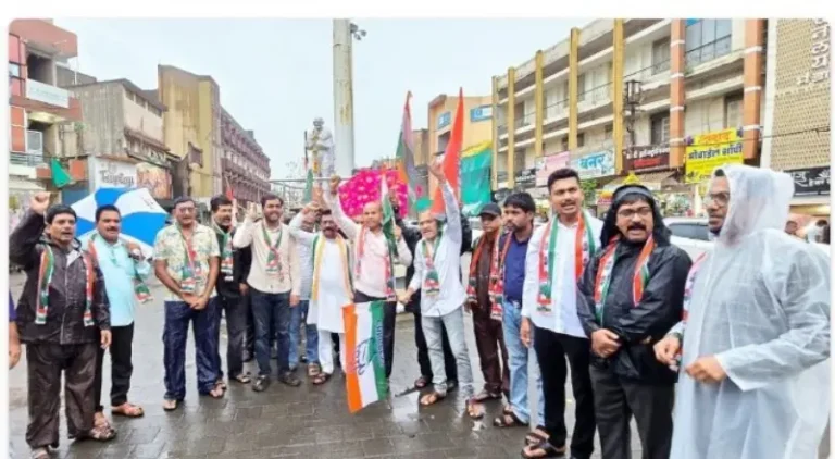 विद्यार्थ्यांवरील लाठीचार्ज व राहुल गांधींच्या अटकेचा भंडाऱ्यात तीव्र निषेध; काँग्रेसचे जोरदार आंदोलन