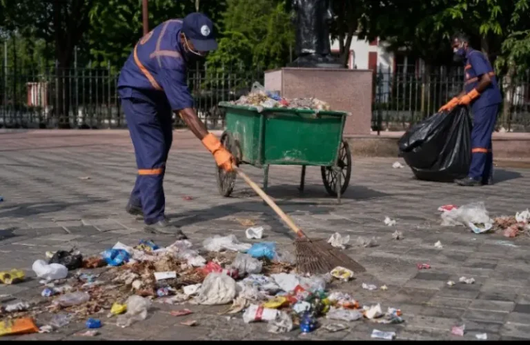 सार्वजनिक ठिकाणी अस्वच्छता पसरविणाऱ्या 373 प्रकरणांची नोंद