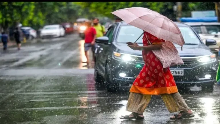 दोपहर तक बरसे, फिर थमे बादल