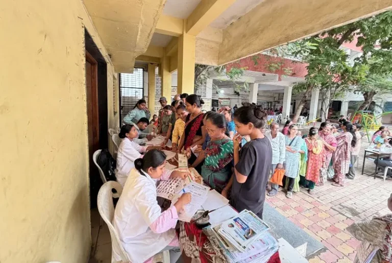 मुख्यमंत्री देवेंद्र फडणवीस यांच्या वाढदिवसानिमित्त महाआरोग्य शिबिराची दमदार सुरुवात