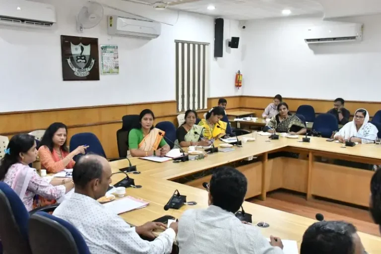 महिलांच्या कौशल्यविकासावर भर द्या