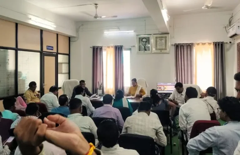 प्रधानमंत्री आदर्श ग्राम योजनेतील गावांच्या सरंपच/सचिवांना ग्राम विकास आराखडा तयार करण्याचे प्रशिक्षण