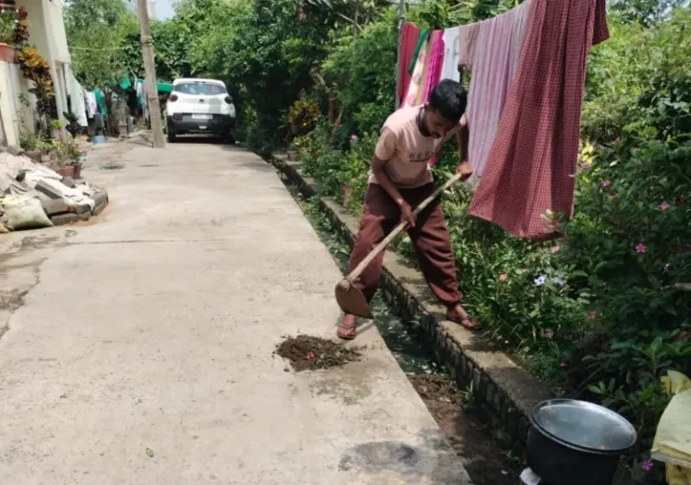 चंद्रपूर शहरात नाली सफाईचे काम नियमित कामगारांमार्फत युद्धपातळीवर सुरू; नवीन निविदेची प्रक्रियाही प्रगतीपथावर