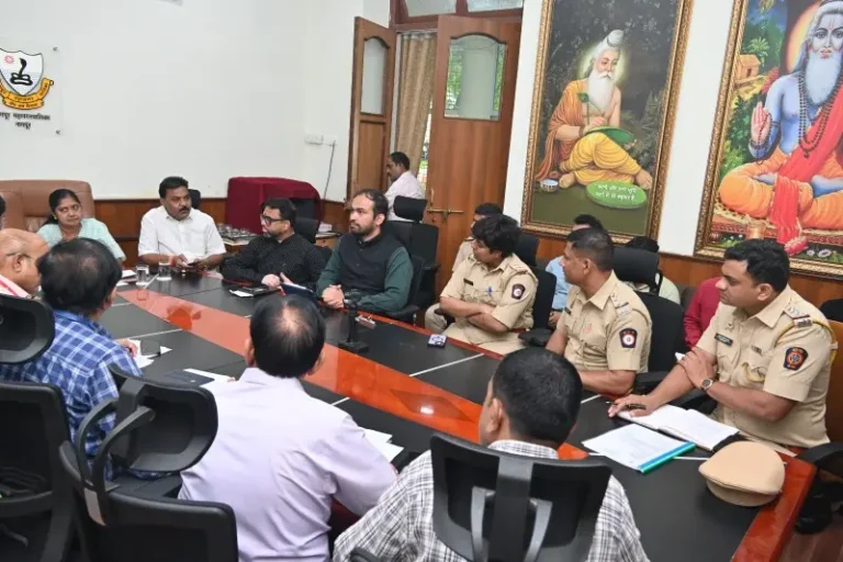 नियमाविरुद्ध प्रवाशांची वाहतूक करणाऱ्यांवर कठोर कारवाई करा