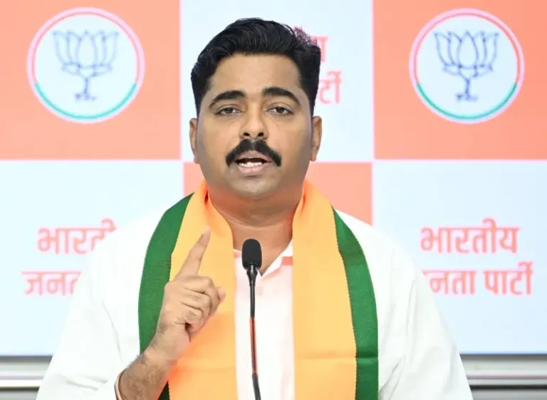 तीन विद्यार्थिनींच्या मृत्यूबद्दल राहुल गांधी काँग्रेस नेत्यांची हकालपट्टी करणार का