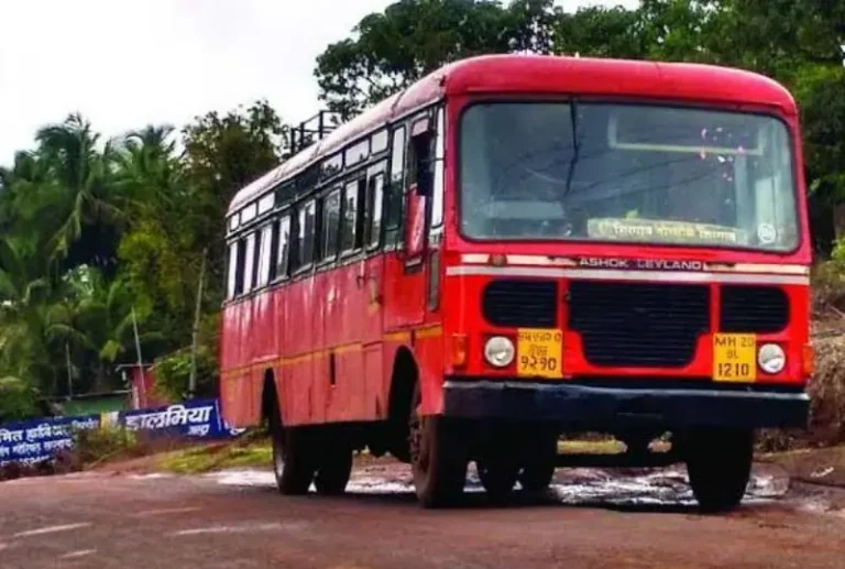 मोऱगाव–महागाव मार्गावरील रस्त्याची दुरवस्था; बससेवा बंद झाल्याने नागरिक संतप्त