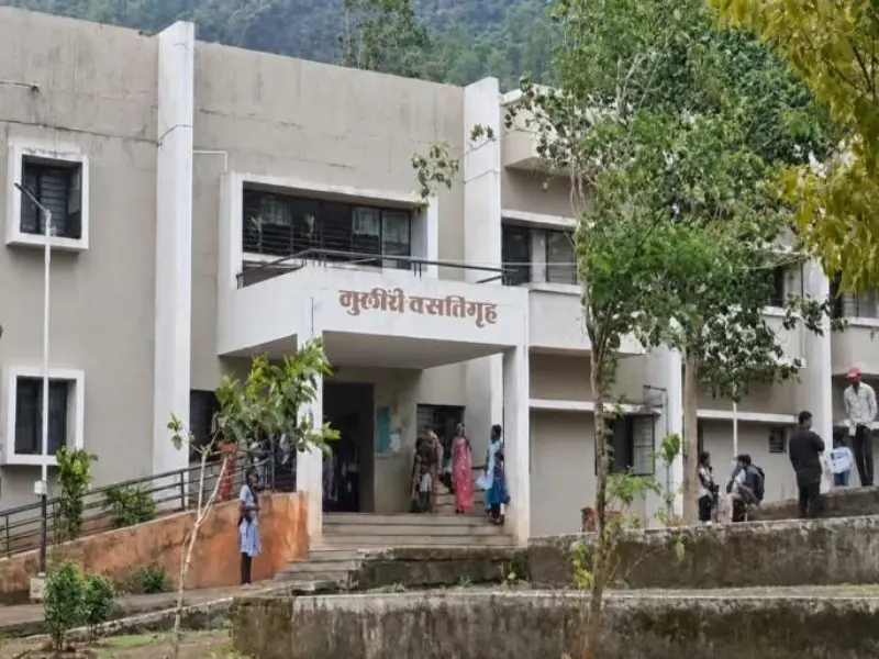 कागदावरच चालली वसतिगृहे; १.६२ कोटींच्या अनुदानावर कॅगचे गंभीर ताशेरे कागदावरच चालली वसतिगृहे; १.६२ कोटींच्या अनुदानावर कॅगचे गंभीर ताशेरे