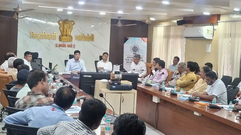 गडचिरोलीच्या औद्योगिक विकासासाठी एक वर्षाचा कृती आराखडा राबवा; स्थानिक उद्योगांना प्राधान्य द्या – जिल्हाधिकारी अविश्यांत पंडा गडचिरोलीच्या औद्योगिक विकासासाठी एक वर्षाचा कृती आराखडा राबवा; स्थानिक उद्योगांना प्राधान्य द्या – जिल्हाधिकारी अविश्यांत पंडा