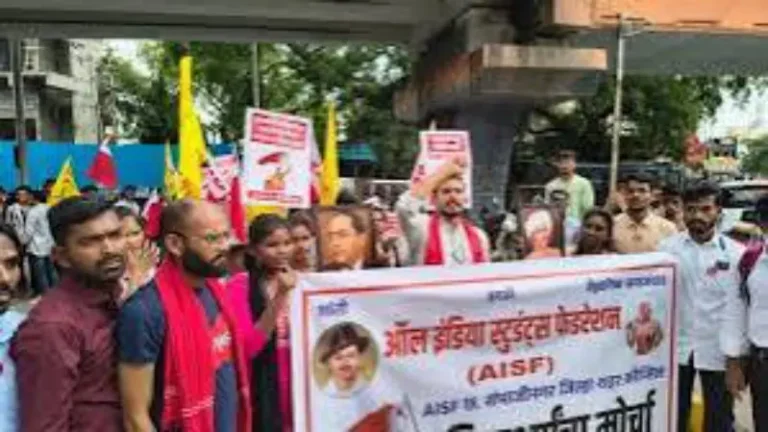 ‘चलो संसद’ आंदोलनासाठी भंडाऱ्यातील विद्यार्थ्यांची दिल्लीकडे रवाना; AISF च्या नेतृत्वात मोठा सहभाग