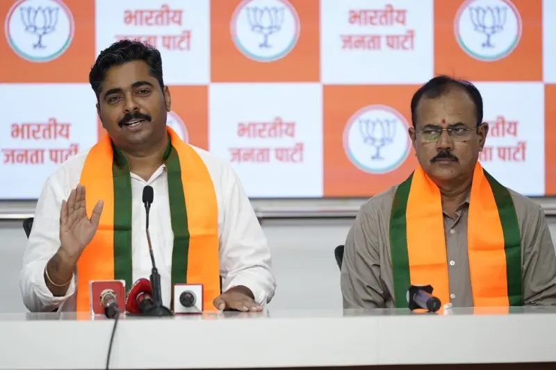 विठू माऊलीचा अपमान केल्याबद्दल संजय राऊतांनी वारकऱ्यांची माफी मागावी विठू माऊलीचा अपमान केल्याबद्दल संजय राऊतांनी वारकऱ्यांची माफी मागावी
