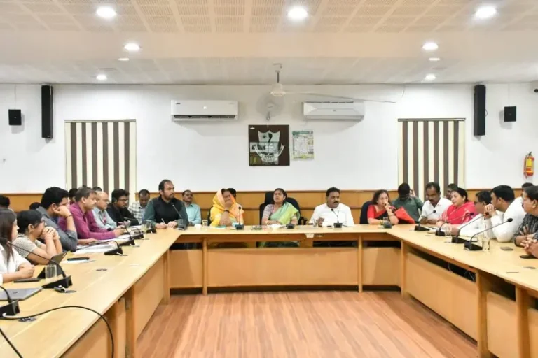 थीमवर आधारित 75 उद्याने व 75 मैदाने विकसित होणार