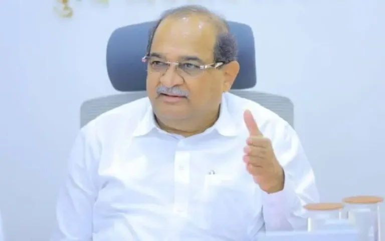 खेळणा मध्यम प्रकल्पाची साठवण क्षमता वाढविण्यासाठी उंची वाढवण्याबरोबरच धरणातील गाळ काढण्याचा आराखडा तयार करा – मंत्री राधाकृष्ण विखे पाटील
