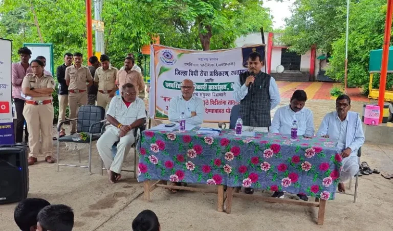 कामनदेव येथे मानव-वन्यजीव संघर्षाबाबत कायदेविषयक जनजागृती शिबीर
