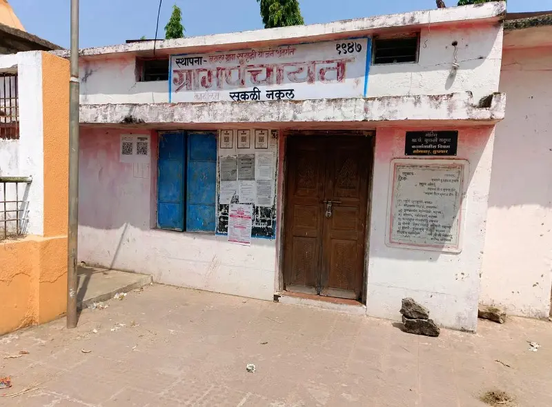 नियमधाब्यावरबसवूनकर्मचाऱ्यालाकेलेबडतर्फ_copy_800x590