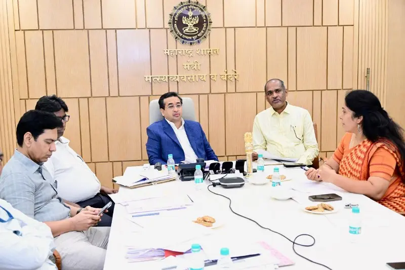 मुख्यमंत्री मत्स्यसंपदा योजनेची प्रभावी अंमलबजावणी करून अधिकाधिक मच्छिमारांपर्यंत लाभ पोहोचवा – मत्स्यव्यवसाय मंत्री नितेश राणे यांचे निर्देश मुख्यमंत्री मत्स्यसंपदा योजनेची प्रभावी अंमलबजावणी करून अधिकाधिक मच्छिमारांपर्यंत लाभ पोहोचवा – मत्स्यव्यवसाय मंत्री नितेश राणे यांचे निर्देश