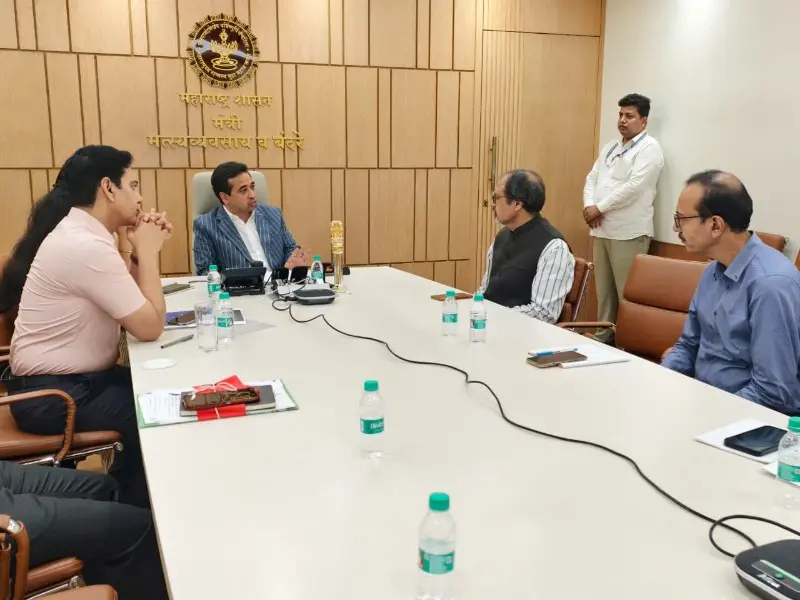 खोल समुद्रातील संपर्कासाठी मच्छिमारांना सॅटेलाईट फोन उपलब्ध करण्यासाठी बीएसएनएलसोबत समन्वय खोल समुद्रातील संपर्कासाठी मच्छिमारांना सॅटेलाईट फोन उपलब्ध करण्यासाठी बीएसएनएलसोबत समन्वय