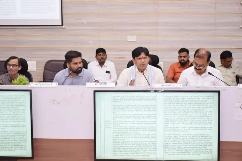 मध्यान्हभोजनयोजनेतीलअन्नाचीगुणवत्ताचांगलीठेवा_copy_800x533