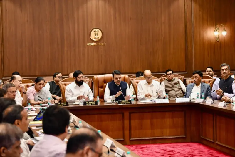 महाराष्ट्र-कर्नाटक सीमाप्रश्न सोडविण्यासाठी सर्वतोपरी लढा सुरूच राहणार – मुख्यमंत्री देवेंद्र फडणवीस महाराष्ट्र-कर्नाटक सीमाप्रश्न सोडविण्यासाठी सर्वतोपरी लढा सुरूच राहणार – मुख्यमंत्री देवेंद्र फडणवीस