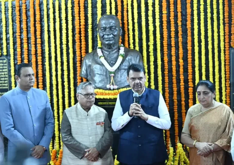 ‘मुंबई स्टॉक एक्सचेंज’समोर स्वर्गीय बाबूजींचा पुतळा हा त्यांच्या कार्याचा गौरव – मुख्यमंत्री देवेंद्र फडणवीस