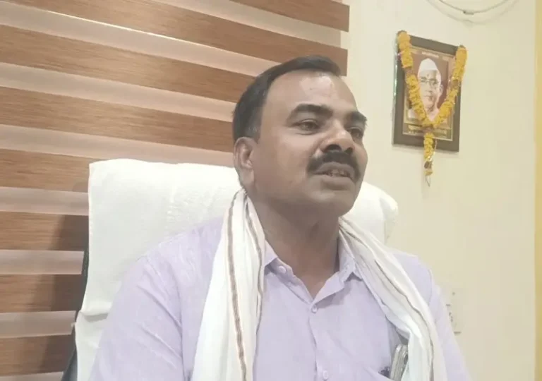 “स्वतःचीच पाठ थोपटण्यापेक्षा जनतेच्या प्रश्नांवर बोला! सत्कारवेड्या नेत्यांवर नरेश ईश्वरकरांचा कडाडून प्रहार”