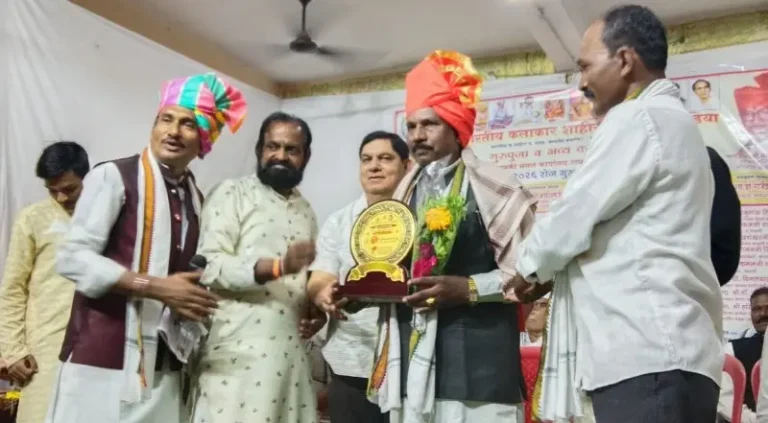 शाहीर गजानन वडे यांना जीवन गौरव पुरस्कार देऊन सत्कार 